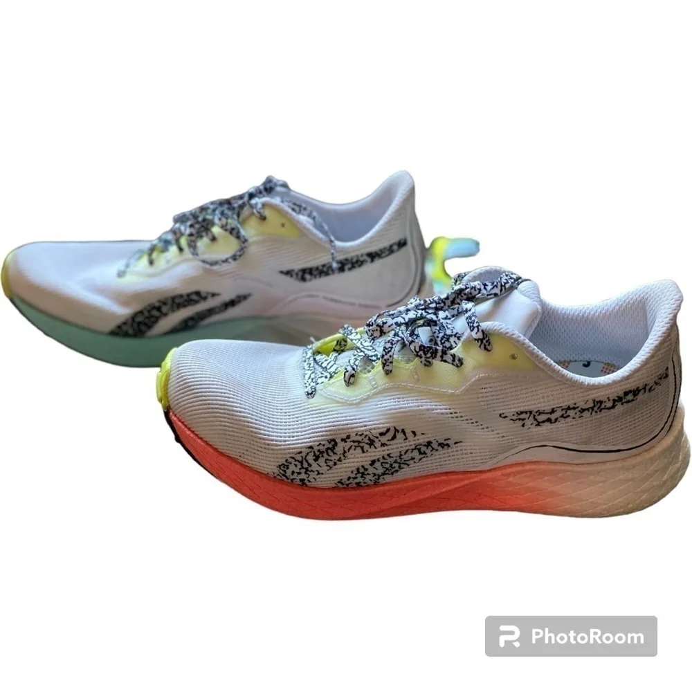 Reebok Goodr Floatride Energy3 Women’s running shoe w/bonus glasses SZ 9